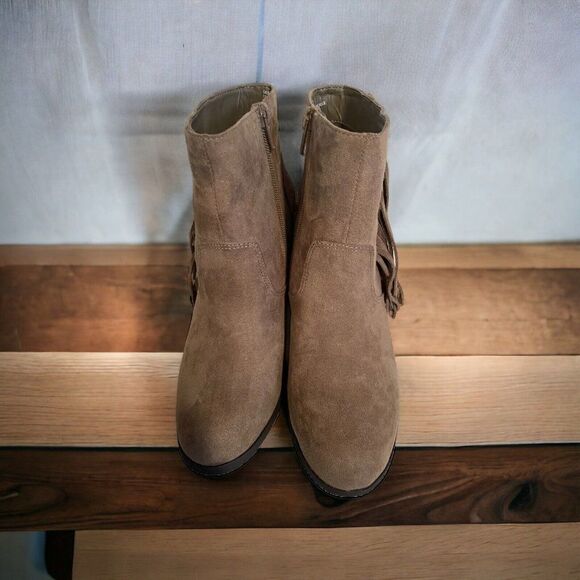 NEW WOMENS MADDEN GIRL DESCENT TAUPE ANKLE BOOTS WITH FRINGE 6.5 - Picture 3 of 9